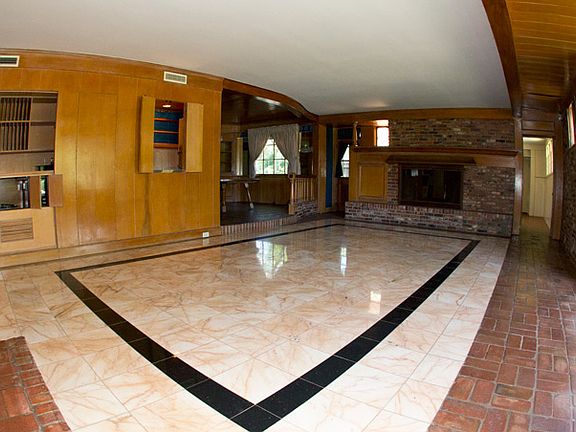 4th image of 1506 Guilford Ln