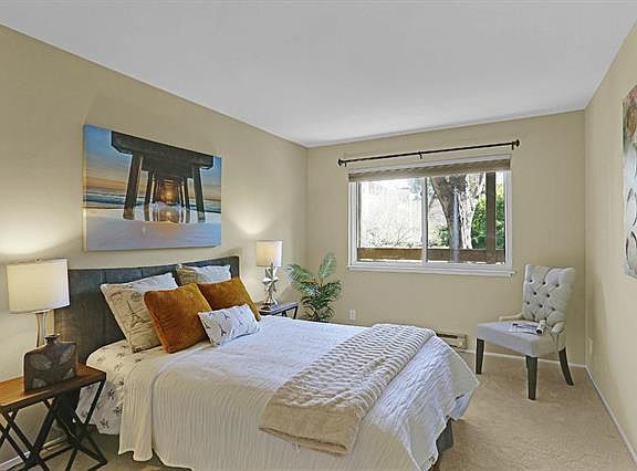 4th image of 1170 Foster City Blvd APT 113