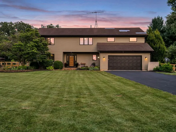 8 Shagbark Ln, Newark, IL 60541