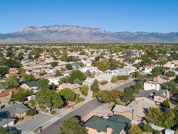 4th image of 7004 Gisele Dr NE