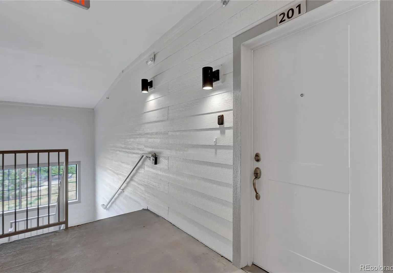 2 bed, 2.0 bath, 1128 sqft, $4,000 — Photo 2