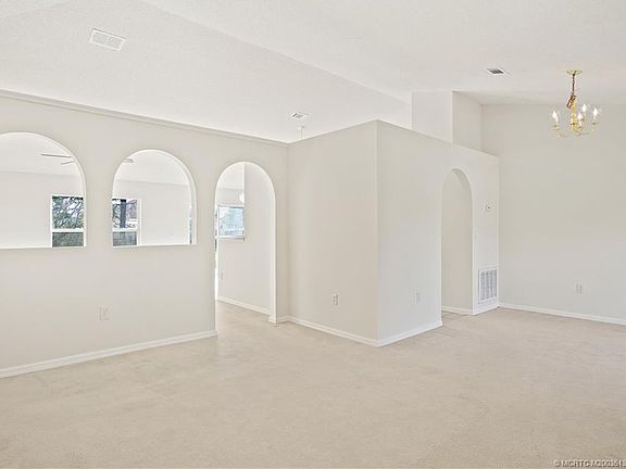 5th image of 460 SW Dagget Ave