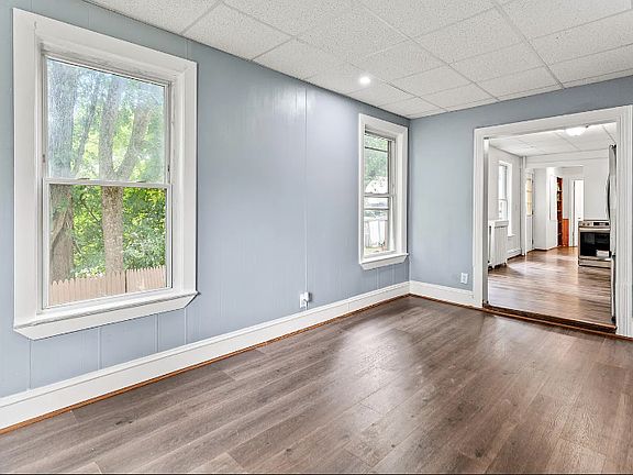 3rd image of 116 Newbury St #116