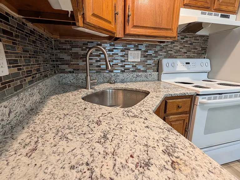 17-AB5 Regan St #5B — Photo 2