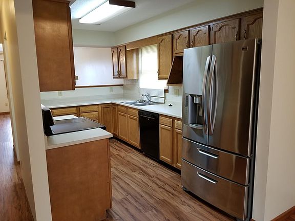 5th image of 221 Elas Ct