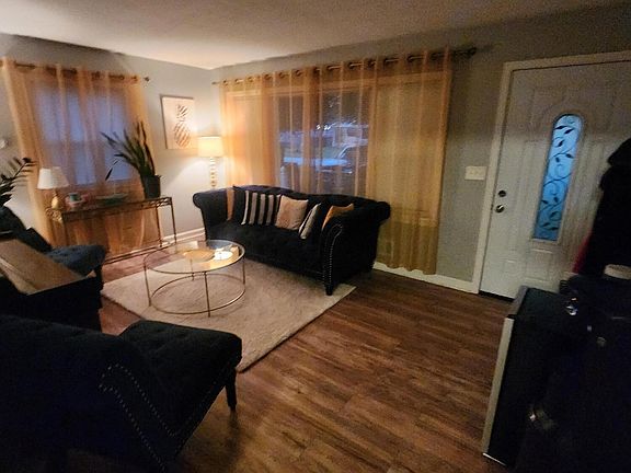 2nd image of 3209 Bridwell Dr