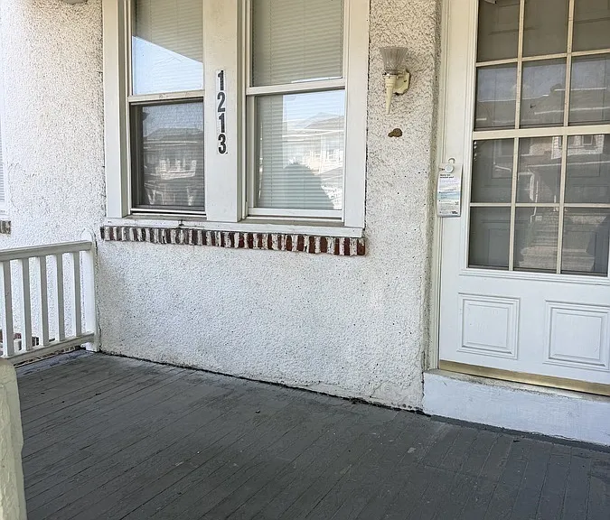 1213 Astor St — Photo 2