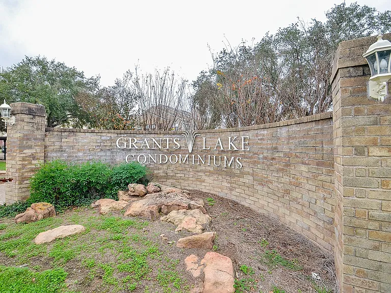 2710 Grants Lake Blvd #I4 — Photo 1