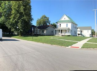 1423 3rd St, Perry, IA 50220