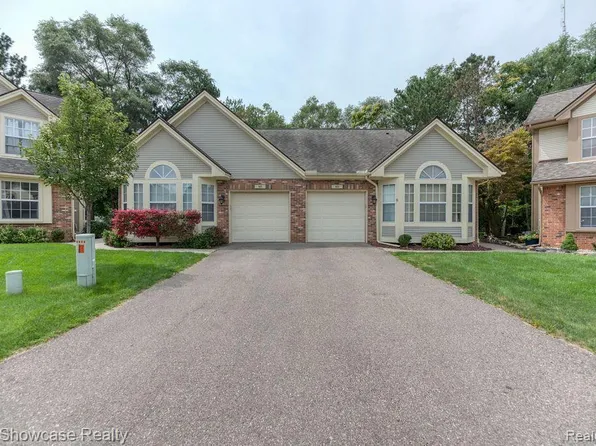 1021 Willowood Ct, Fenton, MI 48430