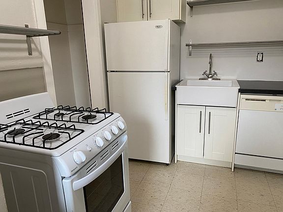 3rd image of 1985 Portland Ave #4