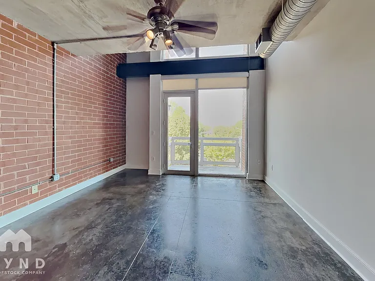 710 W Trade St #518 — Photo 2