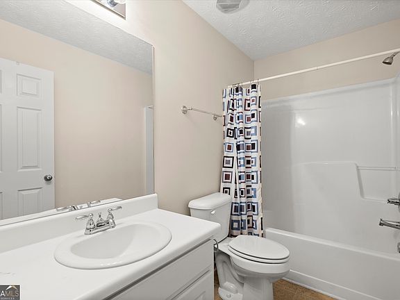 2nd image of 459 Vinemont Rdg