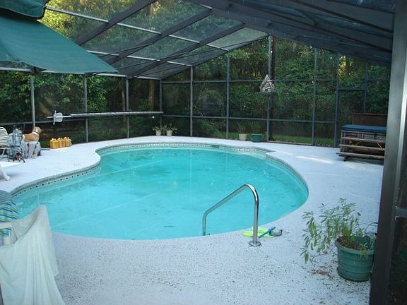 Pool with Hot tub and Cage