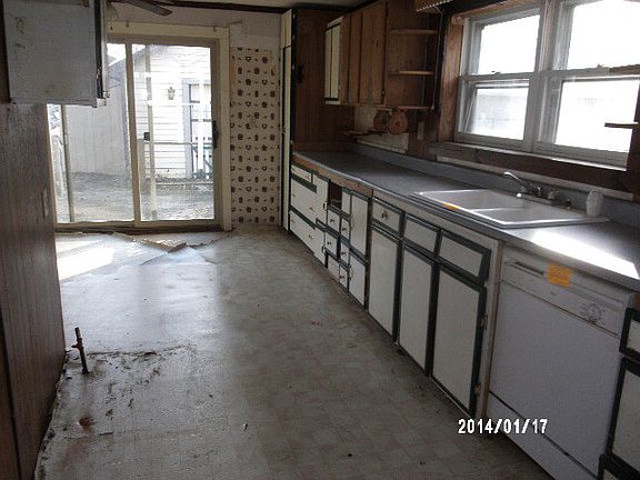 4th image of 114 Adams St