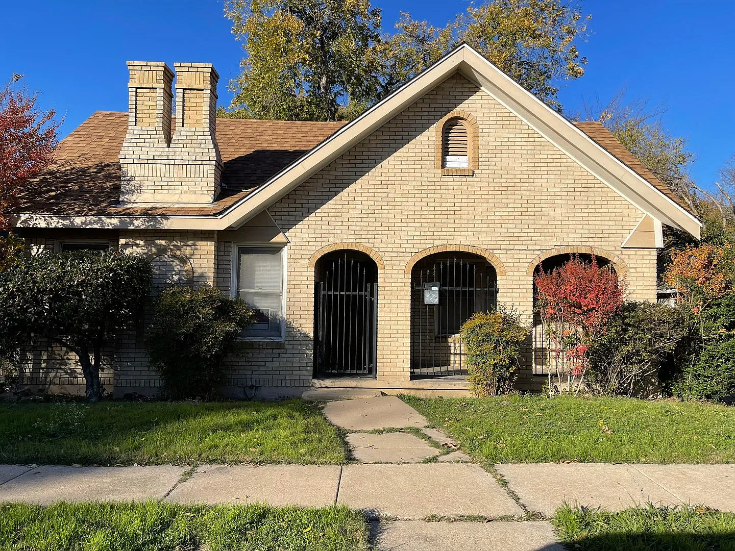Available Now 3 Bed 2 Bath Home In Fort Worth — Photo 1