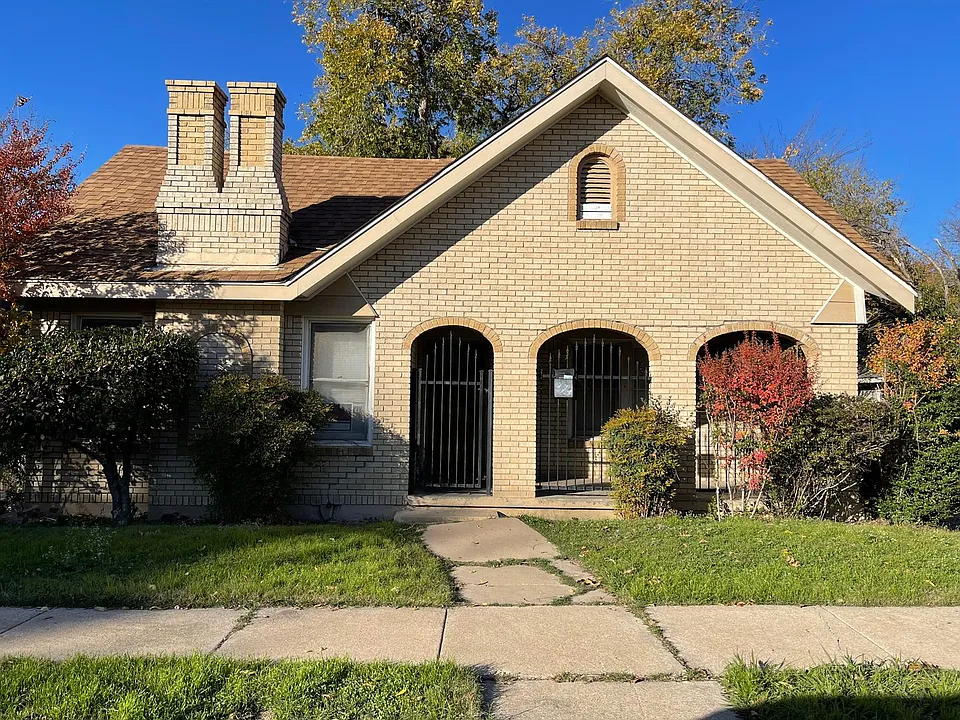943 E Powell Ave