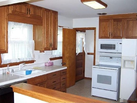 5th image of 2660 N 116th St