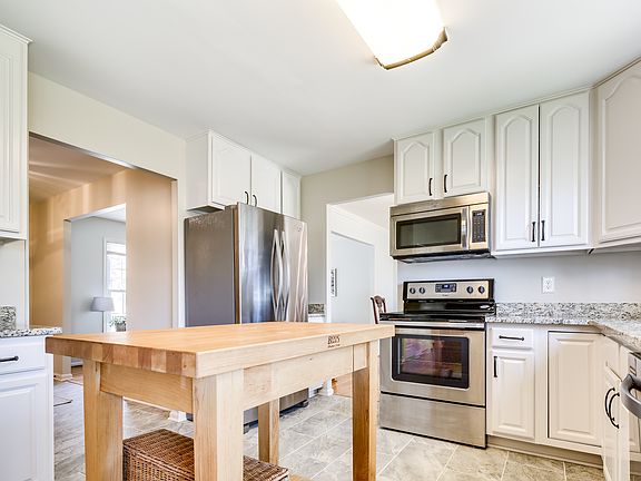 4th image of 1403 Fallswood Dr