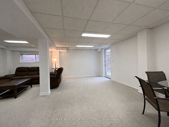 4th image of 82 Rush Rd