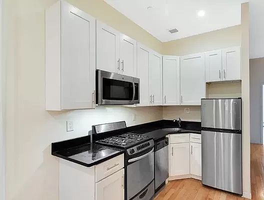 4th image of 467 Harman St #2L