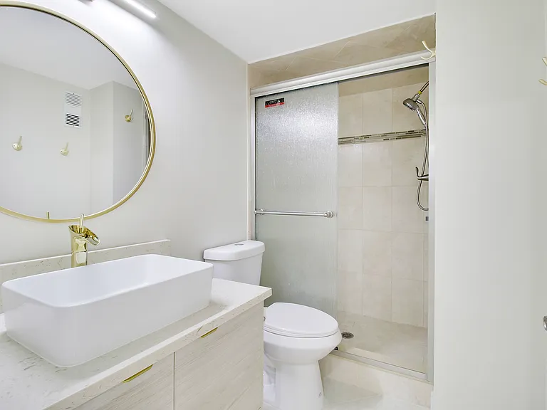 300 NE 26th Ave #112 — Photo 8