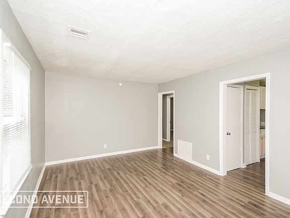 4th image of 2922 N Drexel Ave
