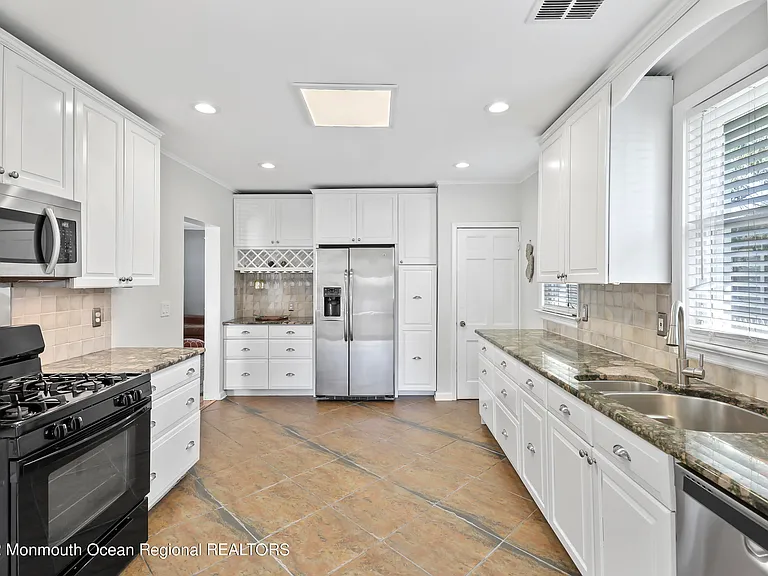 8 Arthur Ave — Photo 14