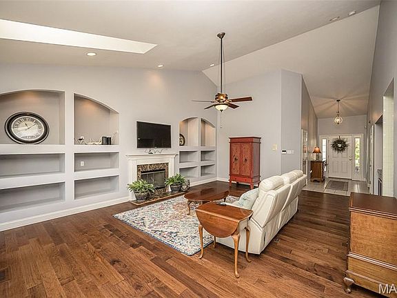 3rd image of 3016 Kingsridge Manor Dr