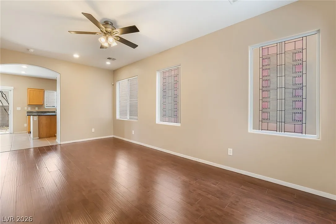 4 bed, 2.5 bath, 1725 sqft, $2,000 — Photo 4