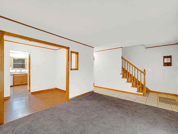 3rd image of 1472 Carriage Ln