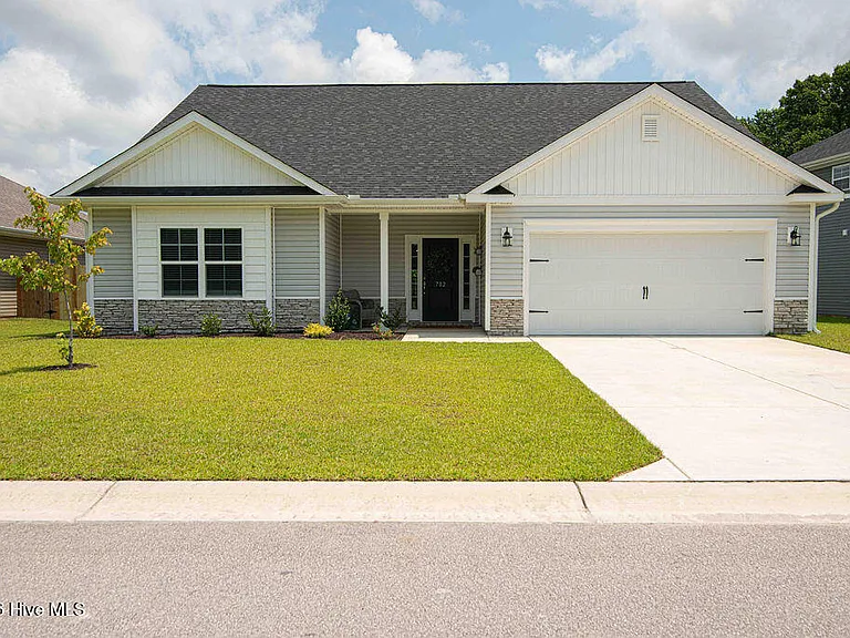 702 Greenwich Pl — Photo 1