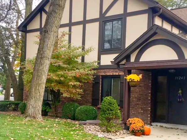 11241 Sycamore Ln #630A, Palos Hills, IL 60465