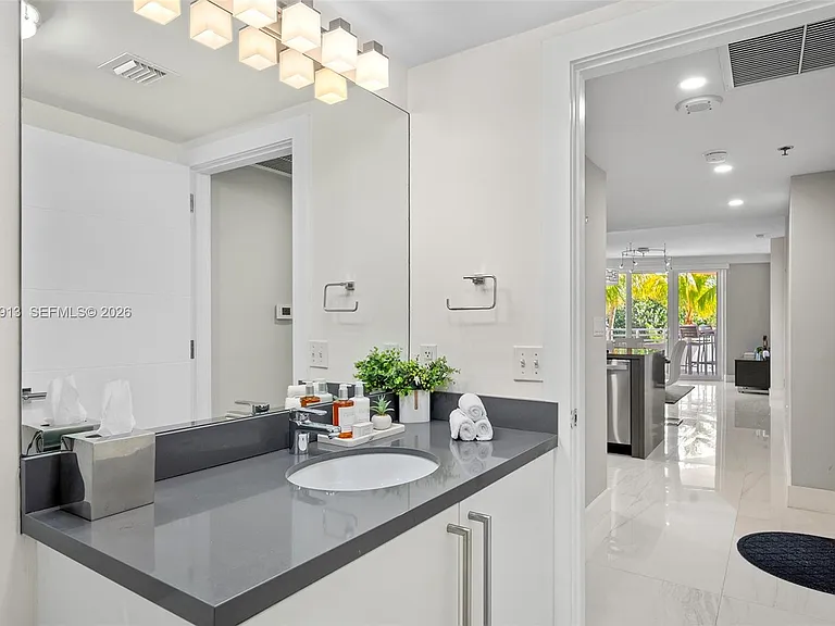 226 Ocean Dr #3C — Photo 38