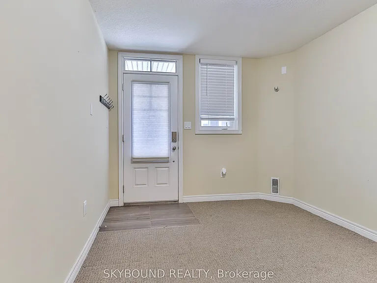 2 Egleston Ln — Photo 2