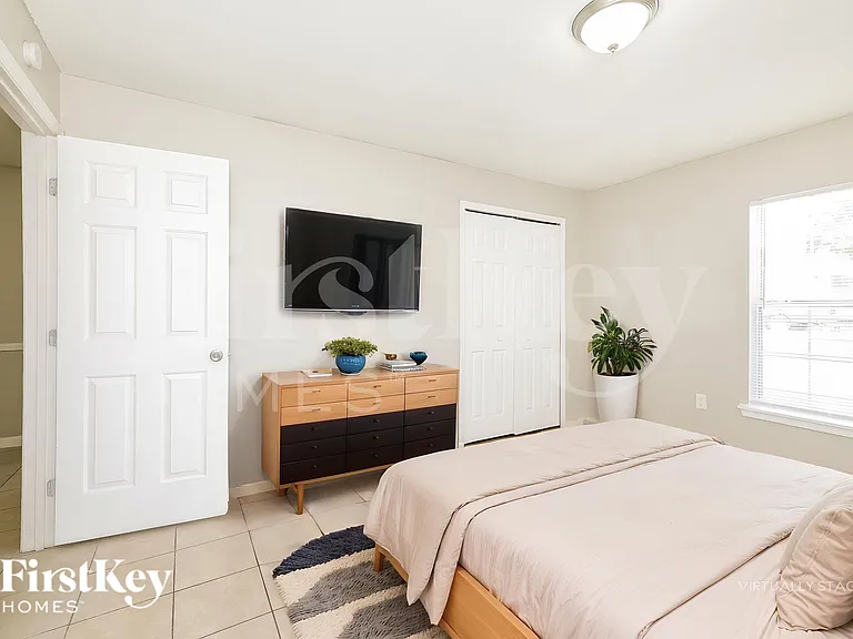 1005 Edmund Ave — Photo 14