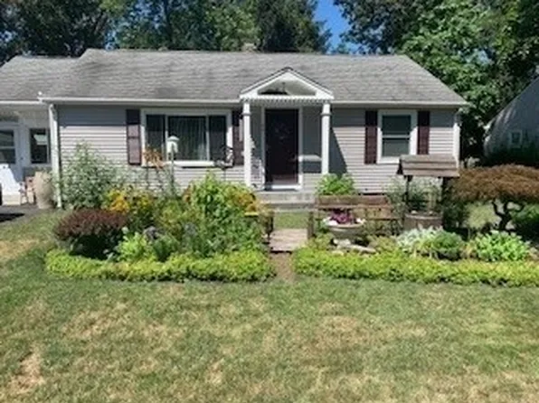 58 Maebeth St, Springfield, MA 01119