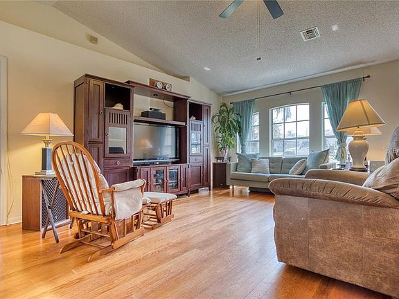 4th image of 323 Country Lakes Cir