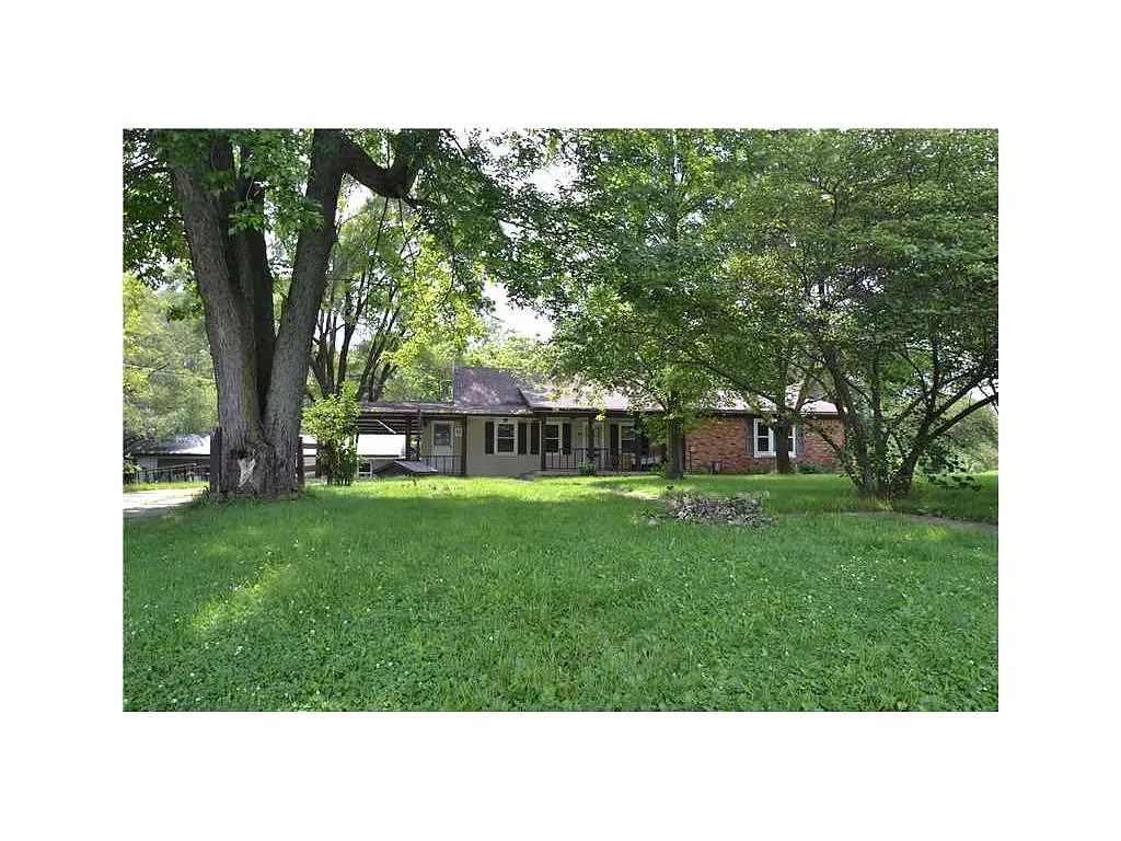 4590 N Fortville Pike photo 1