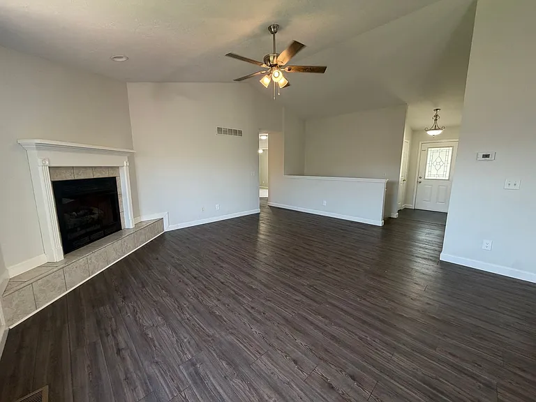 135 Lyle Curtis Cir — Photo 6