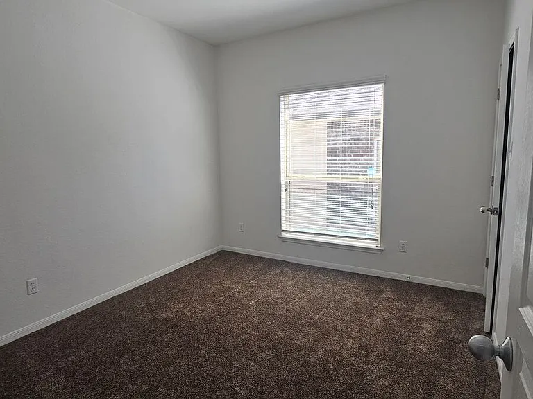716 Glenstone Dr — Photo 9