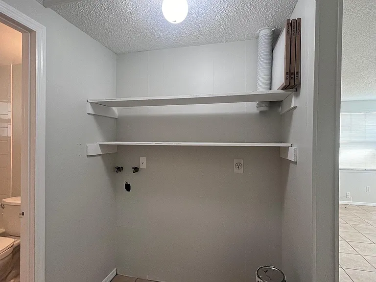 512 66th Ave W #B — Photo 7