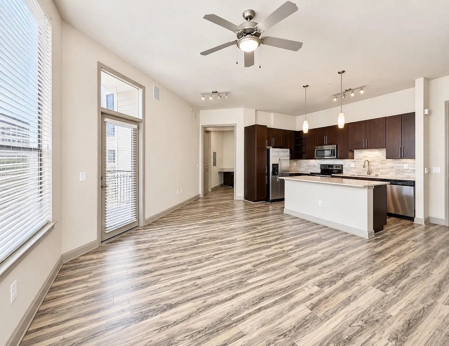 2 bed, 2.0 bath, 1270 sqft, $1,850 — Photo 2