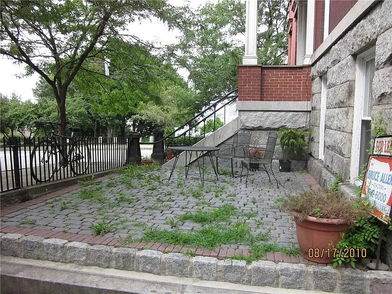 100 Bowen St #1W — Photo 2