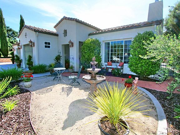 4th image of 911 Vista Cerro Dr