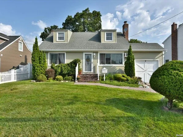 251 N Pine Street, Massapequa, NY 11758