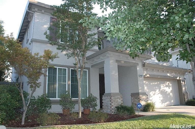 Lovely Westlake home waiting for its new owners! Beautifully maintained, the exterior was repainted in July 2015. Tandem 3 car garage is useful for storage and large toys...even a boat may fit! Close to NP3 and Westlake Charter schools and includes access