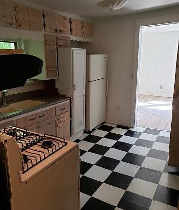 2nd image of 1389 S 44th St #2