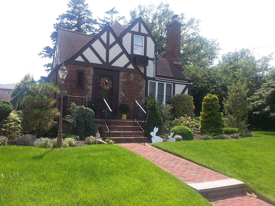 Westwood/Malverne $570,000