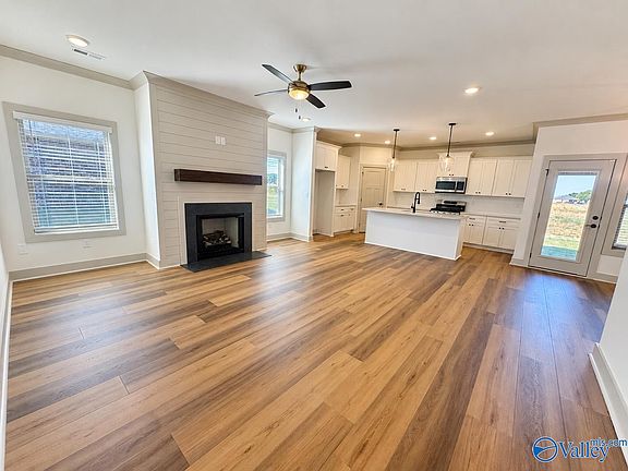 5th image of 1050 Maplehurst St